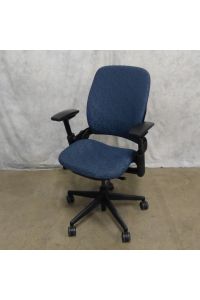 Steelcase Leap Office Chair 5B04 Peri Fabric Adjustable With Arms Ergonomic With Wheels