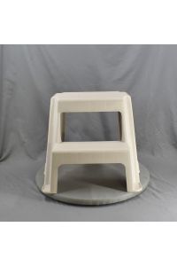 Rubbermaid 4204 Stepstool Beige Plastic 300 lbs. 18.5"x18.5"x1' 4.5"