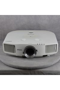 Epson Powerlite Pro G5550 Video Projector 1024x768 HDMI & VGA LCD Remote Not Included