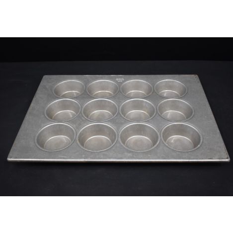 Chicago Metallic Muffin Pan