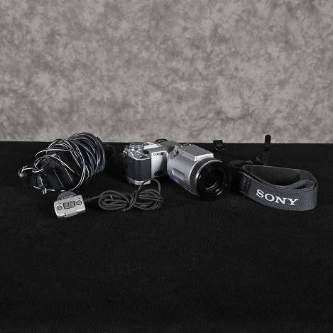 Sony-DSC-F717-Digital-Camera-Power-Supply-&-Battery-Remote-Included
