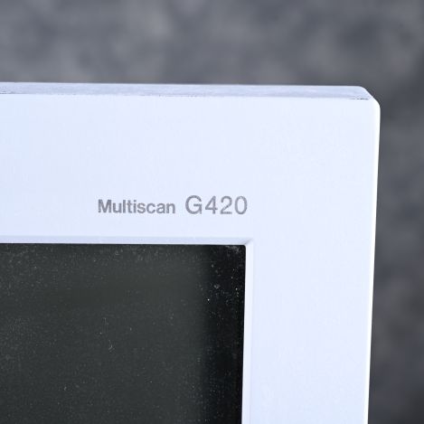 Vintage-Sony-CPD-G420S-Monitor-with-Stand
