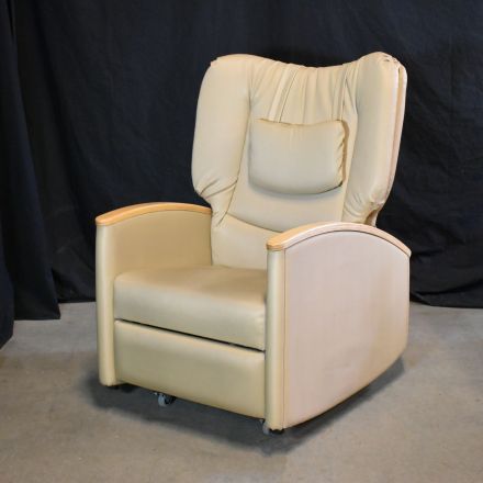 Recliner with Arms with Wheels