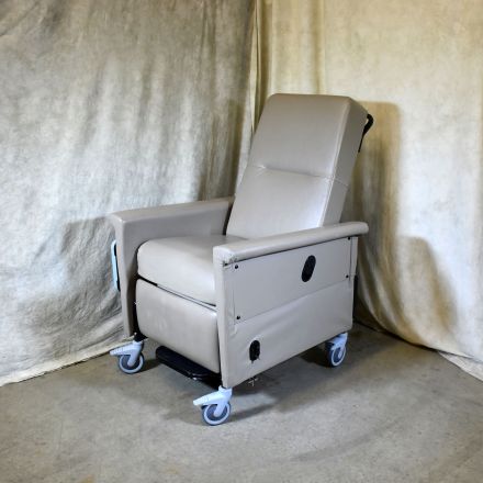MediChoice Recliner with Arms with Wheels Manual