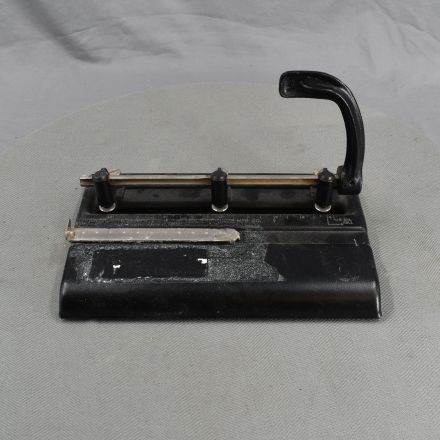 Master Products Heavy Duty Hole Punch Black Metal