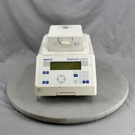 Eppendorf Mastercycler Gradient 5331 PCR/Thermal Cycler 96 Wells
