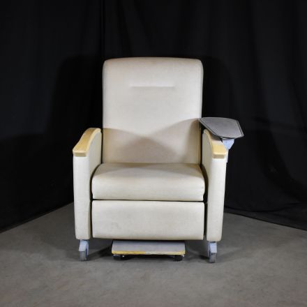 Stryker Recliner with Arms with Wheels