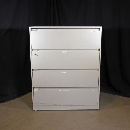 Steelcase Beige Metal 4 Drawer File Cabinet Lockable Includes Key 42"x18"x52.5"
