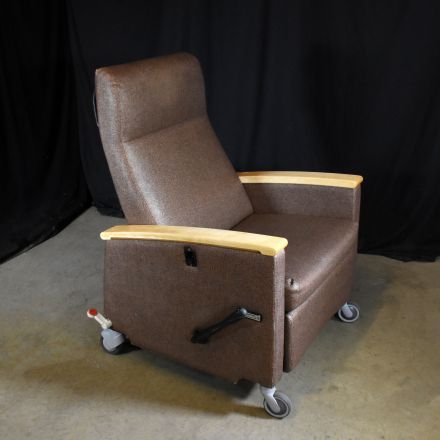 Recliner with Arms with Wheels Manual