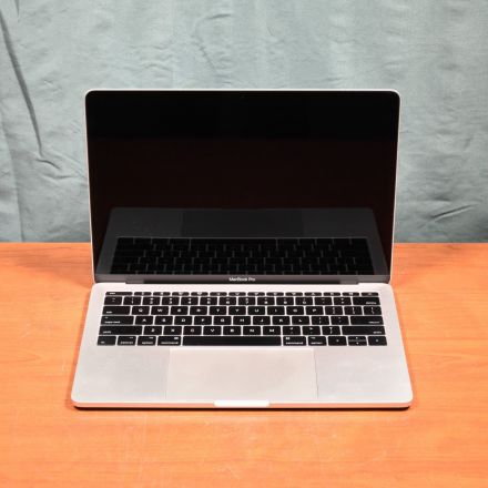 Apple Inc. MacBookPro14,1 2.3 GHz 8 GBytes Flash Grade:B
