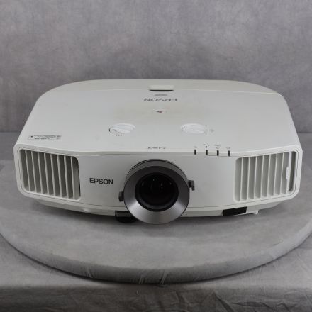 Epson Powerlite Pro G5550 Video Projector 1024x768 HDMI & VGA LCD Remote Not Included