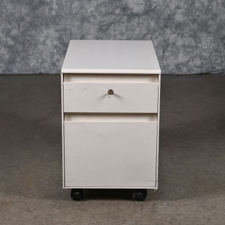 Steelcase Ivory Colored Metal 2 Drawer File Cabinet Lockable Includes Key with Wheels Letter Size 15"x25"x22.5"