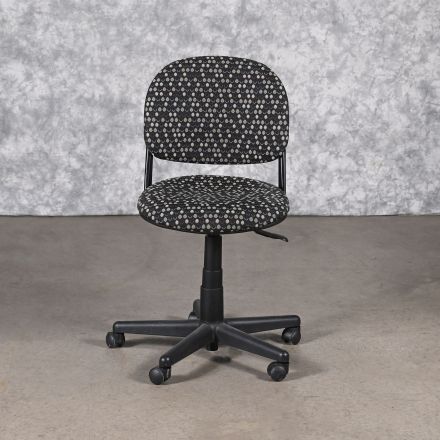 KI Torsion Office Chair Black Pattern Fabric Adjustable No Arms with Wheels