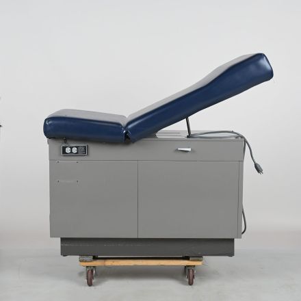 Ritter 104 Manual Exam Table Dark Blue Vinyl Adjustable Fixed 325 lb. Capacity