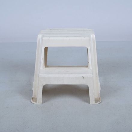 Rubbermaid 4202 Beige Plastic 2 Step Stool Indoor 300 lb Capacity 16"
