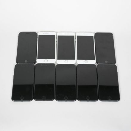 Lot of 10 Apple iPhones