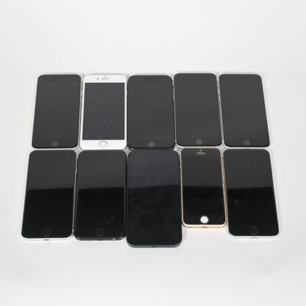 Lot of 10 Apple iPhones
