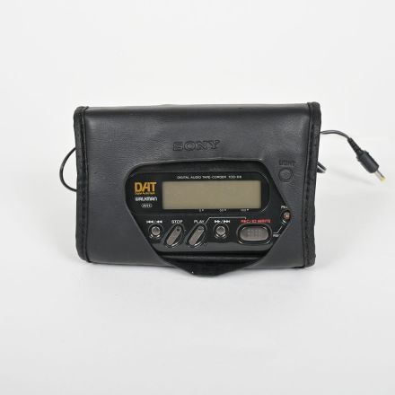 Sony TCD-D8 DAT Walkman Digital Audio Tape Recorder With Carrying Case