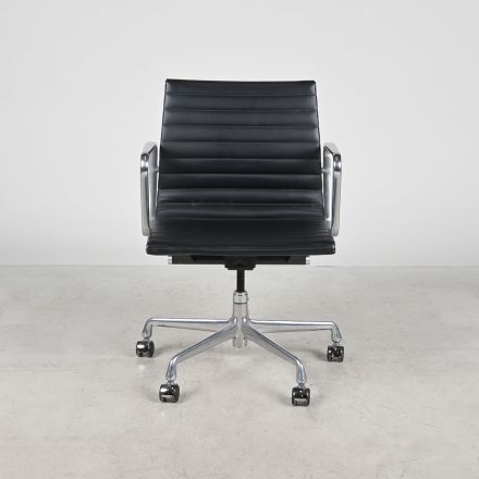 Herman Miller Eames Aluminum Group Management Chair Black