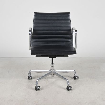 Herman Miller Eames Aluminum Group Management Chair Black