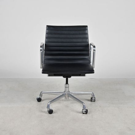 Herman Miller Eames Aluminum Group Management Chair Black