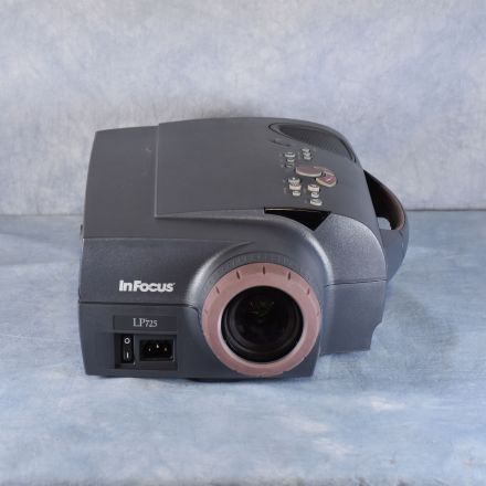 InFocus LP 725 Video Projector 800 x 600 Composite, S-Video