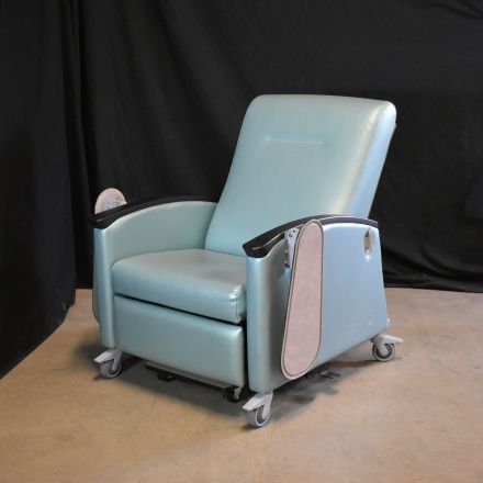 Recliner with Arms with Wheels