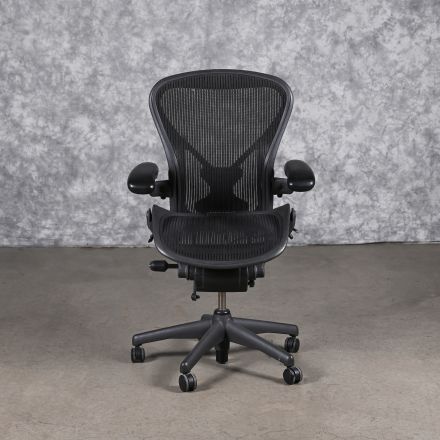 Damaged Herman Miller Aeron Size B Office Chair