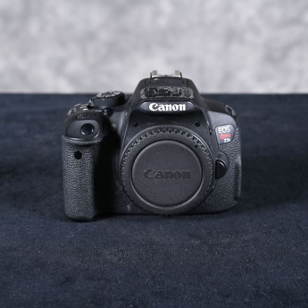 Canon EOS Rebel T5i DSLR Camera for Parts or Repair